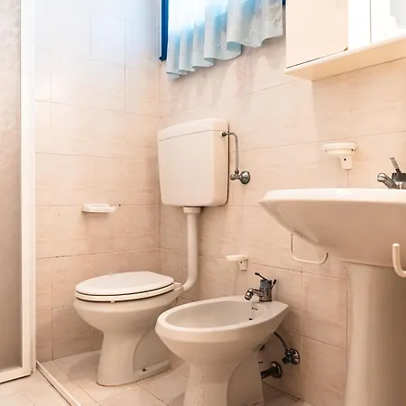 In Near Tennis Court Apartman Bibione