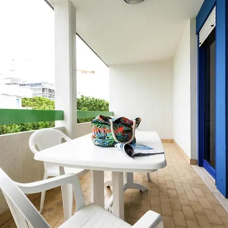 In Near Tennis Court Apartman *